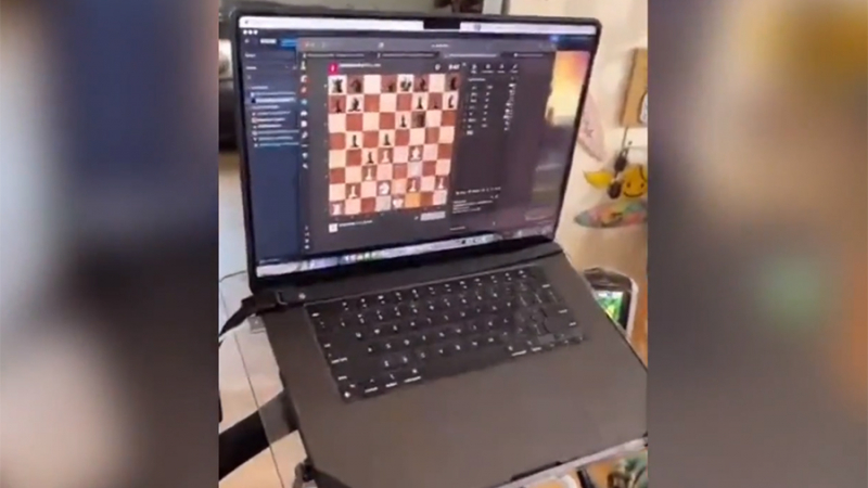 Первый пациент с мозговым имплантом Neuralink сыграл в шахматы