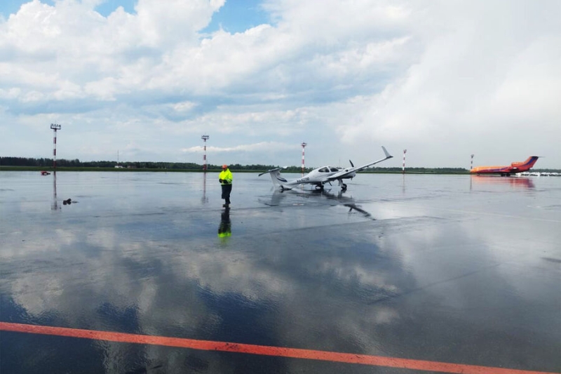 Смерч разбросал самолеты по взлетной полосе аэропорта Бегишево в Нижнекамске 