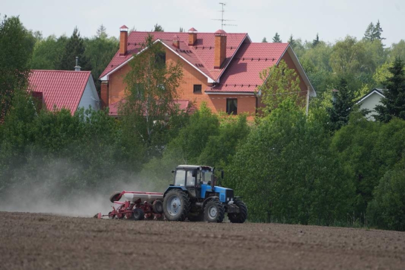 Гляну на село: для развития сельского хозяйства в РФ не хватает кадров, техники и денег