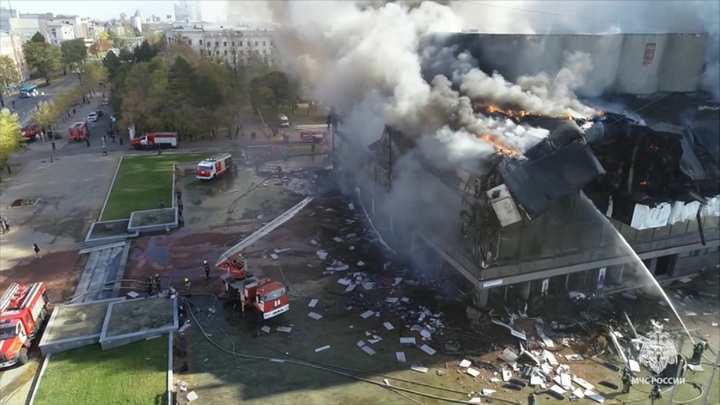 Большая часть бригады, устроившей пожар в театре Хабаровска, была из нелегалов