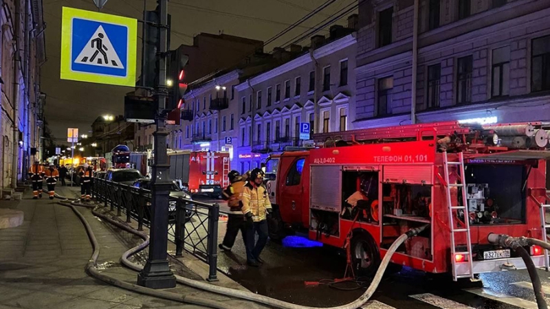 Один человек погиб и четверо пострадали при пожаре в Санкт-Петербурге