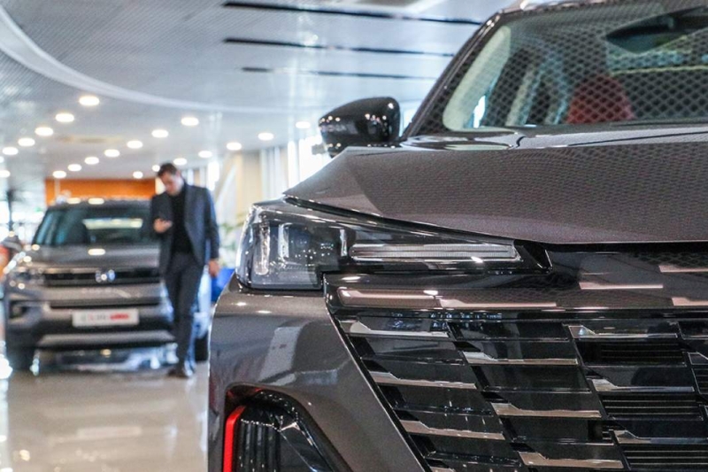 Прошлогодний снег: продажи новых автомобилей в марте упали вдвое