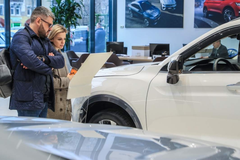 Прошлогодний снег: продажи новых автомобилей в марте упали вдвое