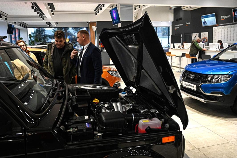 Прошлогодний снег: продажи новых автомобилей в марте упали вдвое