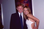 «Даже ребенком она мечтала уехать». Как росла Мелания Трамп 