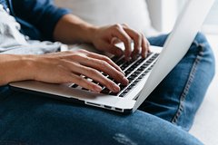 «Афиша» запустила продажу билетов на онлайн-кинотеатре Okko