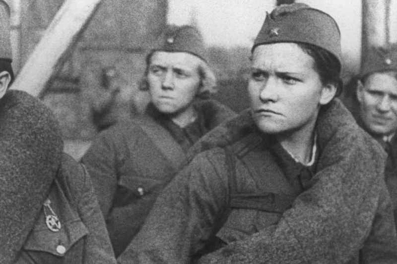 Одним курсом: «Известия» впервые публикуют воспоминания фронтовых врачей