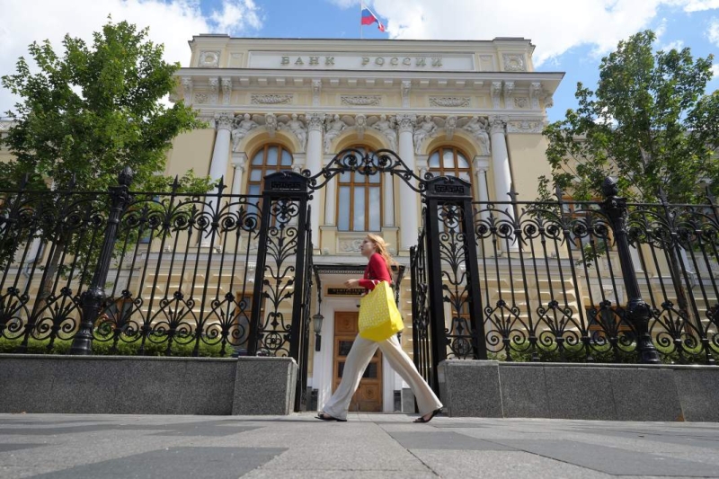 Уперлись в лимит: занимать на кредитку становится всё сложнее