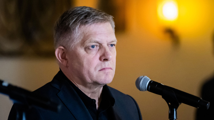 В партии Фицо опровергли данные о том, что он не поедет в Москву на 9 Мая - Новости на Вести.ru