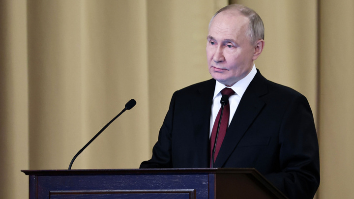 Путин поздравил редакцию и читателей со столетием "Комсомолки" - Новости на Вести.ru