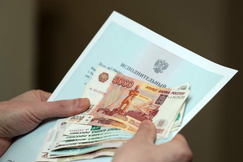 Отцы и эти: неплательщикам алиментов могут запретить покупать жилье