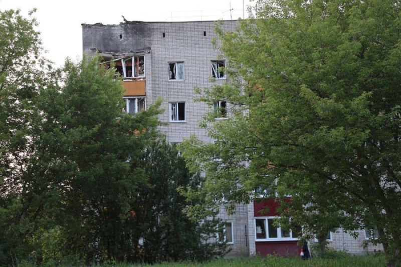 В Ельце обломки БПЛА упали на пятиэтажку и предприятие. Есть пострадавшие 