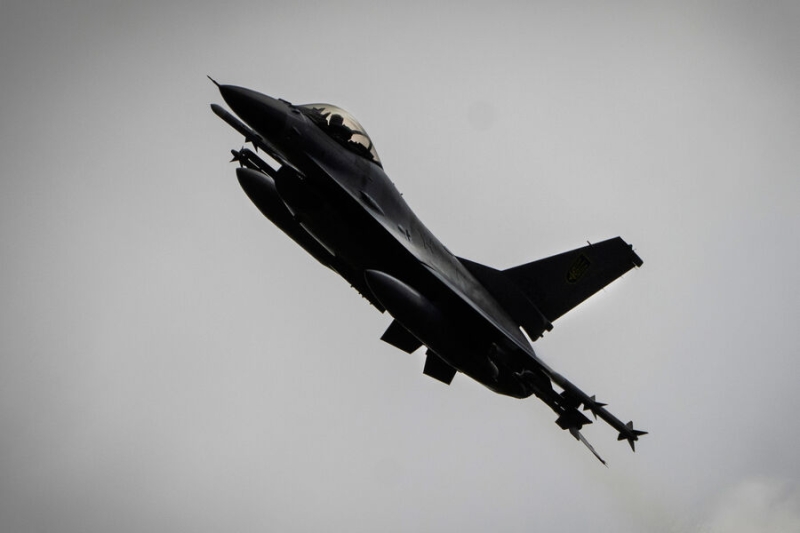 «Угробили еще один»: как ВСУ потеряли истребитель F-16 и сколько их осталось у Киева 