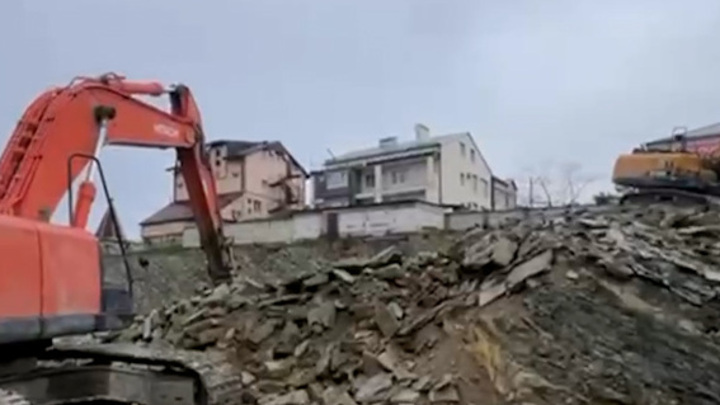 Уголовное дело заведено после схода грунта в Геленджике - Новости на Вести.ru