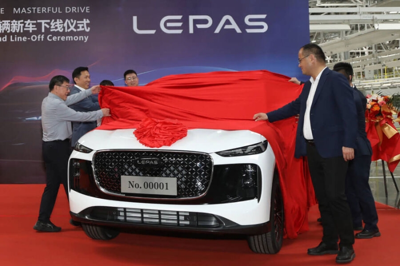 «Розовым мехом наружу»: автомобили Lepas и iCar будут продавать в России 