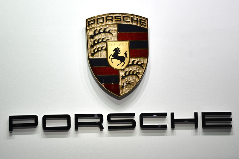 Немецкий Porsche выдворяют из России против его воли 