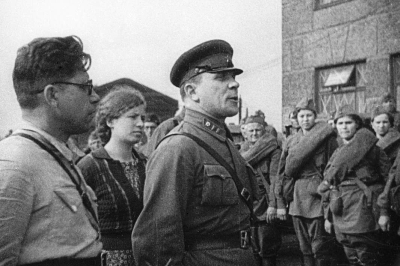 Одним курсом: «Известия» впервые публикуют воспоминания фронтовых врачей