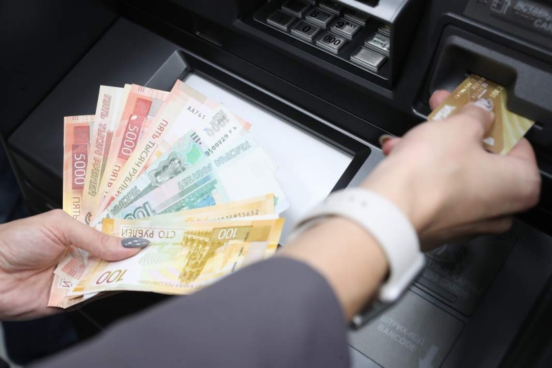 Уперлись в лимит: занимать на кредитку становится всё сложнее