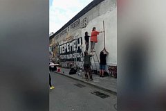 Стала известна причина уничтожения стены Цоя на Арбате