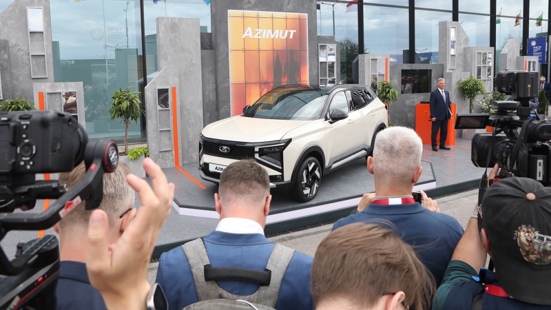 Магнитный «Азимут»: Lada показала на ПМЭФ совершенно новую модель
