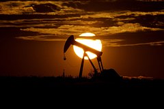 Нефтегазовые доходы России резко упали