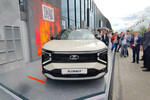 Первый в истории кроссовер: «АвтоВАЗ» показал Lada Azimut 