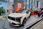 Первый в истории кроссовер: «АвтоВАЗ» показал Lada Azimut 