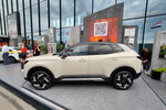 Первый в истории кроссовер: «АвтоВАЗ» показал Lada Azimut 