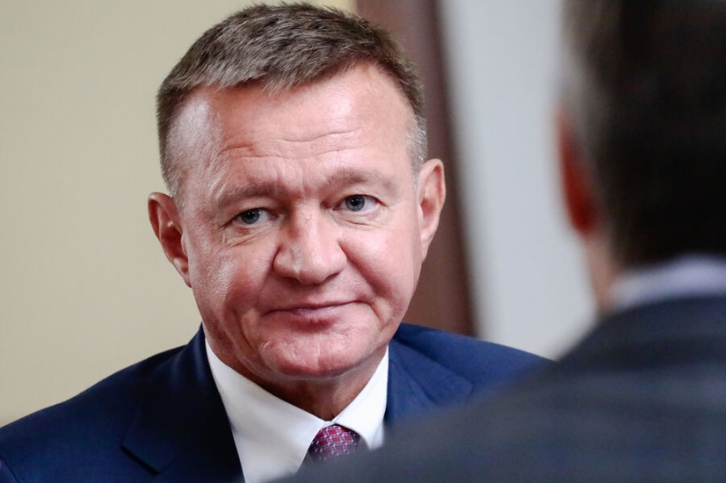 «Не может не шокировать». В Кремле отреагировали на самоубийство Старовойта 