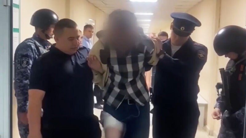 «Меня лишили права на жизнь». В Иркутске мужчина после года жалоб напал с ножом на врачей 