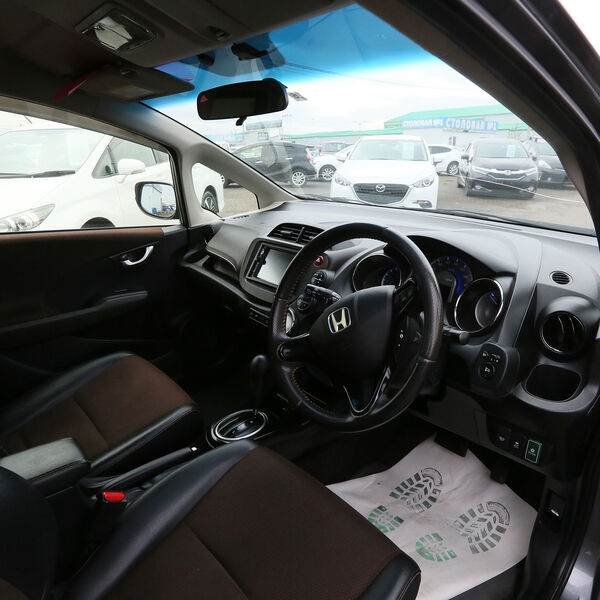 Часто бьются: в России хотят запретить праворульные автомобили 