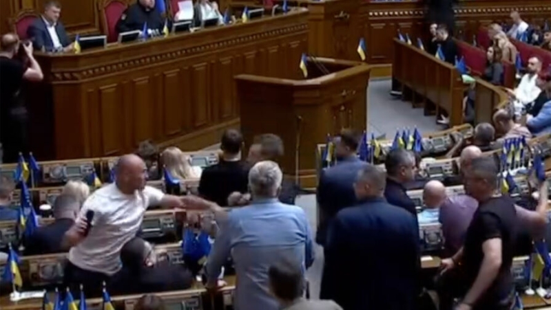 «Вам не надоело есть фекалии?» Как Рада возвращала независимость НАБУ, отнятую накануне 
