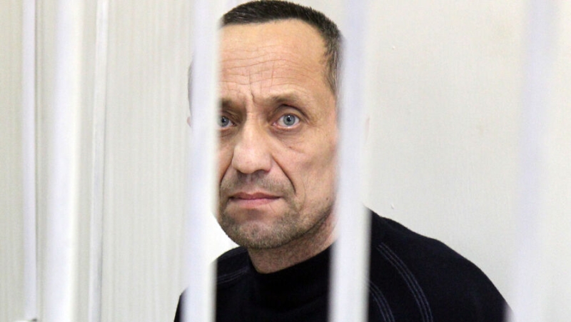 «Он намекает»: самый кровавый маньяк России рассказал об убийстве 2011 года и снова пойдет под суд 