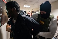 Трамп передумал изгонять из США всех рабочих-мигрантов