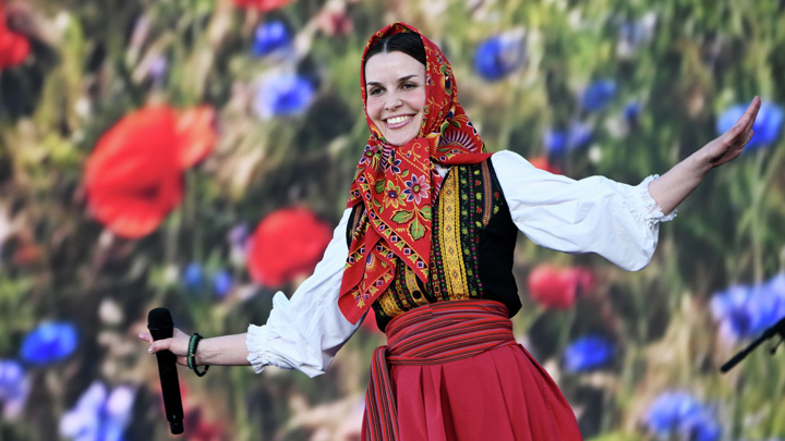Народный хит "Матушка Земля”: от российской сенсации до международного признания - Новости на Вести.ru