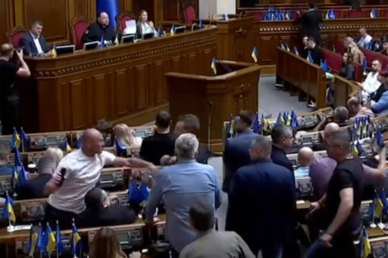 «Вам не надоело есть фекалии?» Как Рада возвращала независимость НАБУ, отнятую накануне 