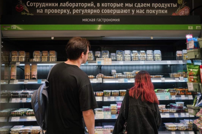 Расскажите про покупки: россияне стали больше тратить в магазинах